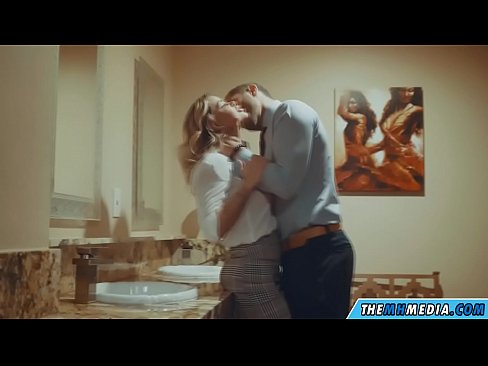 ❤️ ໃນເວລາທີ່ຜິວເນື້ອສີຂາວ busty seduces ທ່ານຢູ່ໃນຫ້ອງນ້ໍາສາທາລະນະ ❤  ເພດ ທີ່ lo.tuberxxx.ru ❌